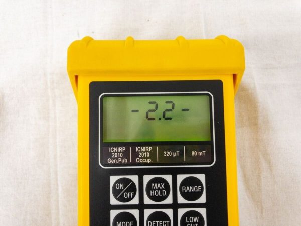 Narda ELT-400 Exposure Level Tester / Magnetic Field Meter, 1 Hz - 400 kHz