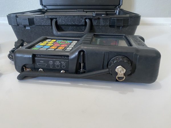 Olympus Epoch XT Ultrasonic Flaw Detector with Charger and Carrying Case